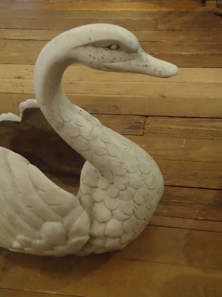 Pair of Lovely Vintage Swan Planters In Good Condition In Hopewell, NJ