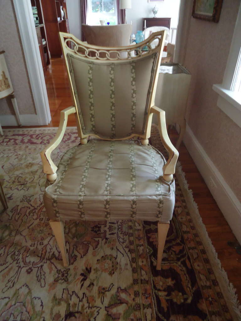 Delightful Oval Mahogany and Painted Dining Table and 6 Chairs In Good Condition In Hopewell, NJ