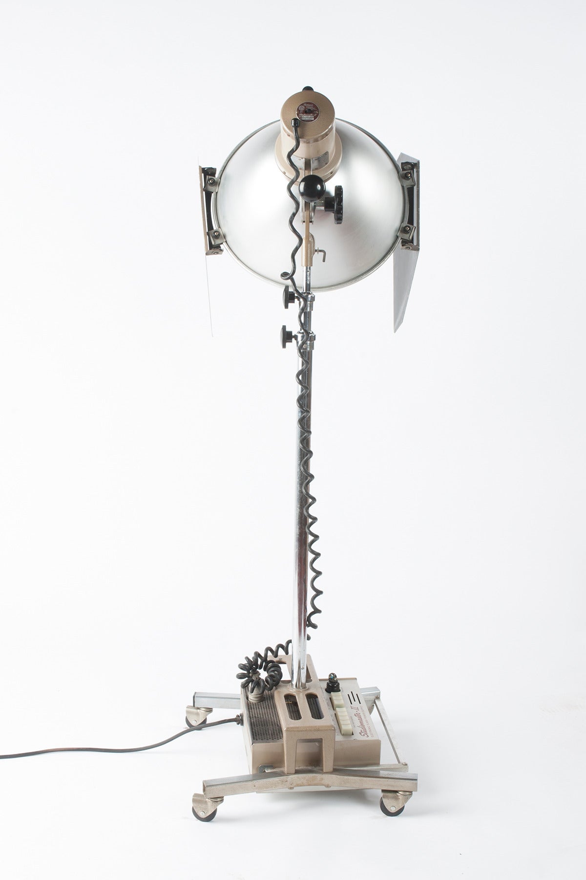 Two industrial 1960s photogenic machine company flashmaster II adjustable studio flash with modeling lamp, barn doors and diffuser on a Mole-Richardson stand in fine working condition. Two photogenic spotlights also available for purchase.

Four