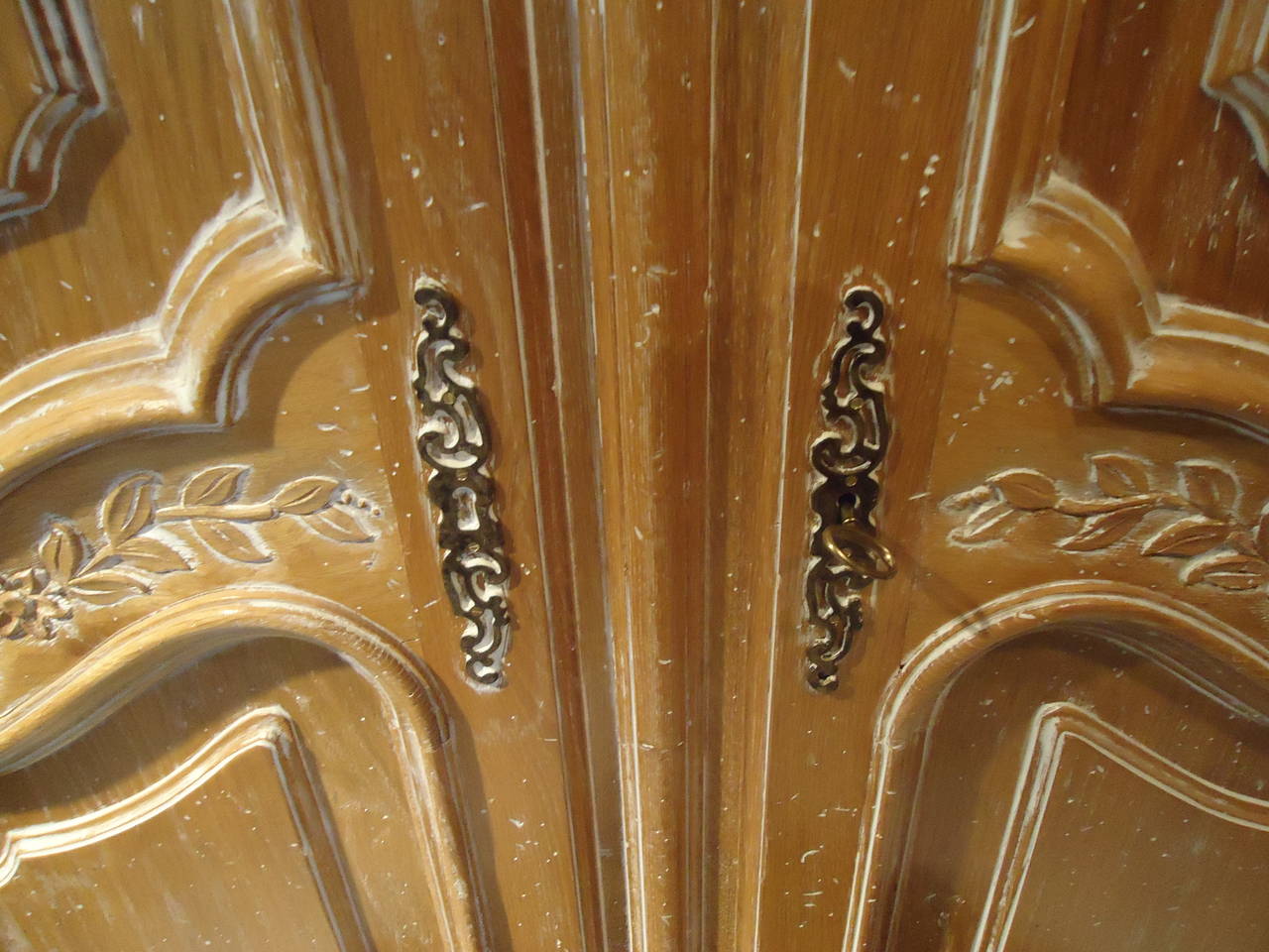 Neutral in color, pretty carved leaf embellishments with original key and hardware. Large armoire with two interior shelves and dowel for hanging clothes.
Inside it says Made in Italy, Bloomingdales.