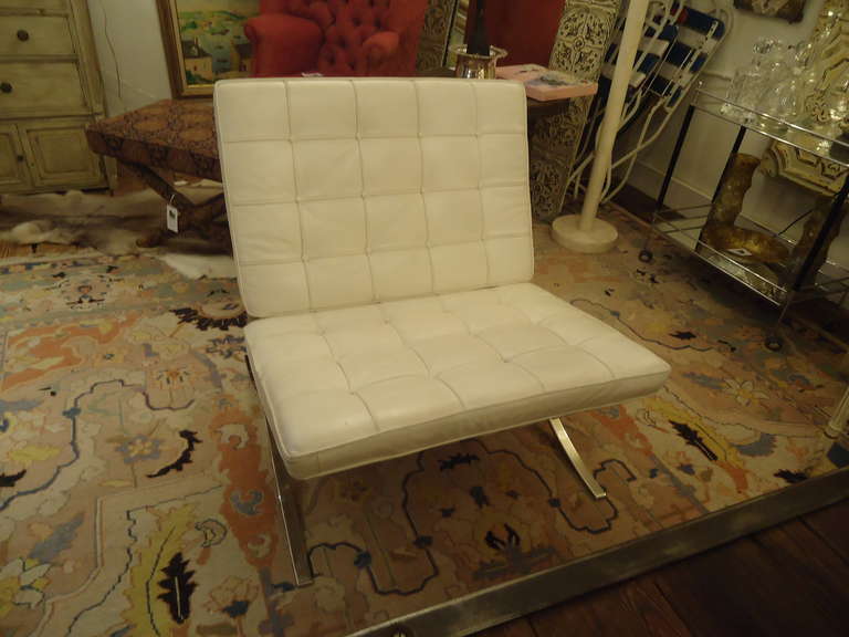 Mid-Century Modern Pair of White Leather Barcelona Style Chairs