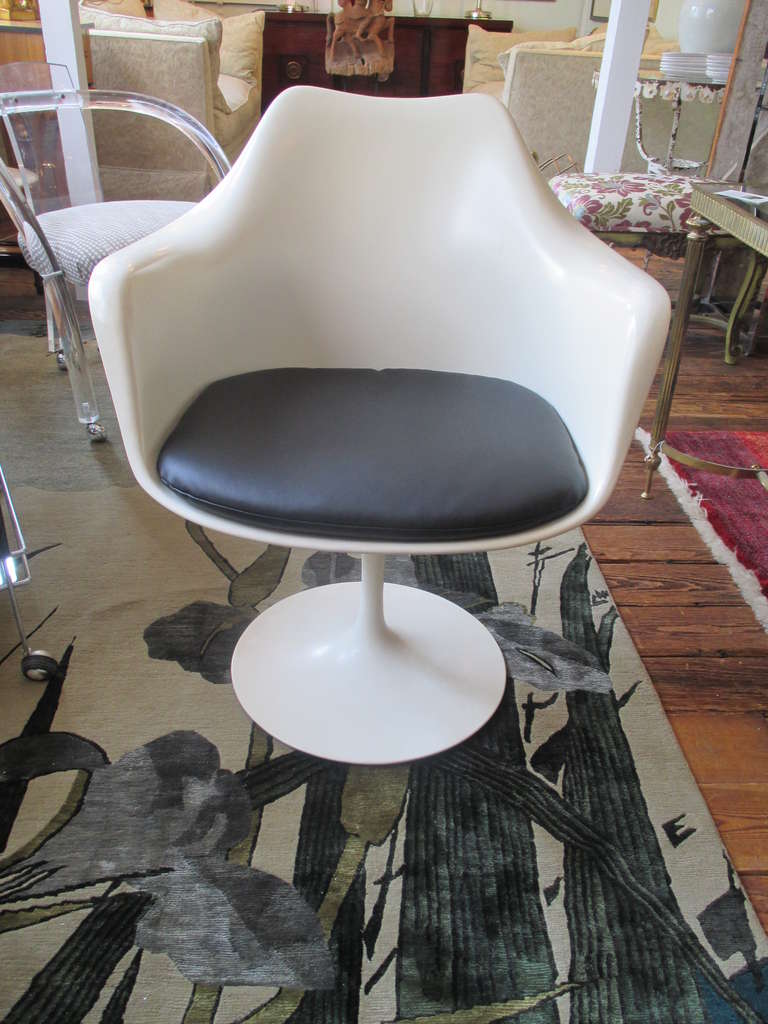White molded plastic with metal base, black leather cushion.  Tulip Chair by Knoll, tag on seat, early version, 1950-60, cushion replaced
Eero Saarinen design

Seat:  18.5