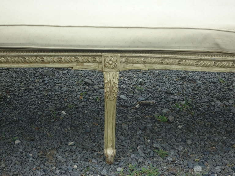 Elegant French Loveseat In Good Condition In Hopewell, NJ