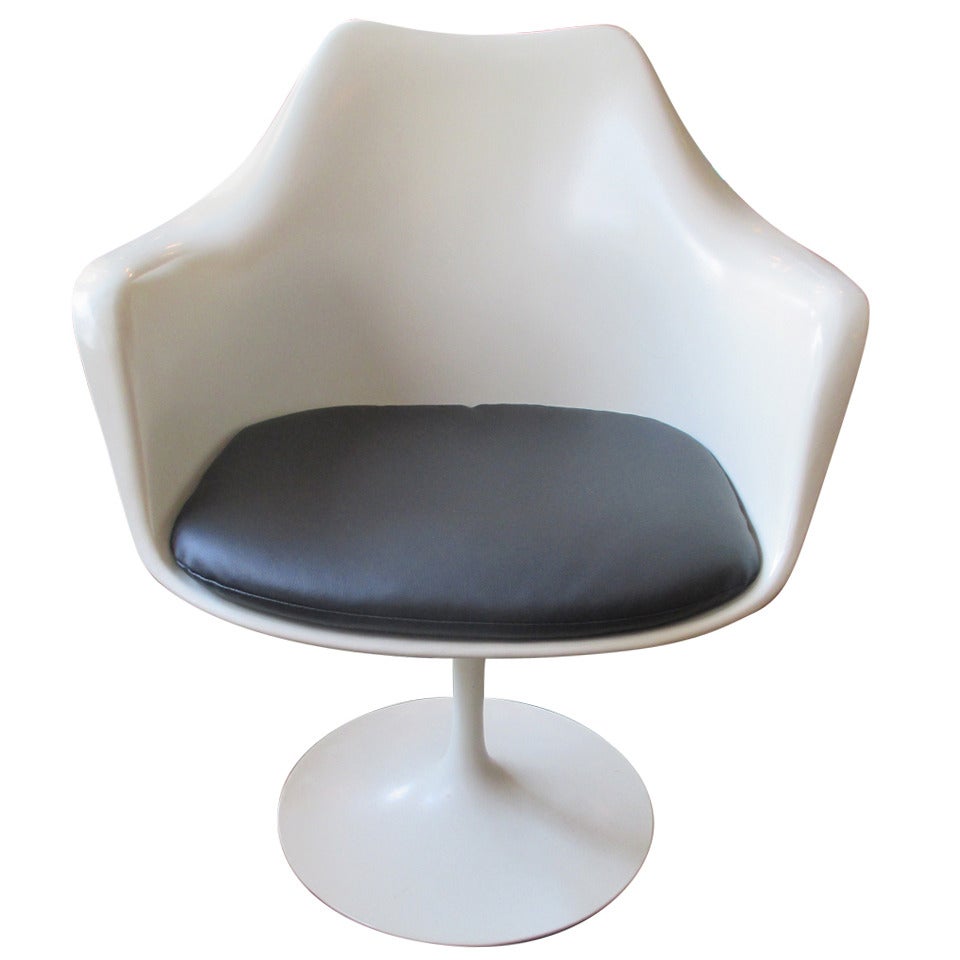 Early Version Saarinen Tulip Chair for Knoll