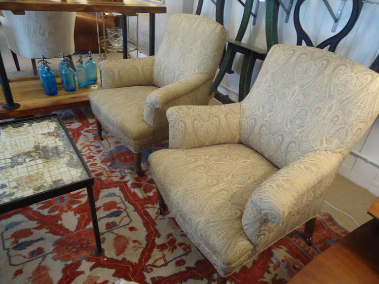 Pair of Smart Tailored Vintage Club Chairs In Excellent Condition In Hopewell, NJ
