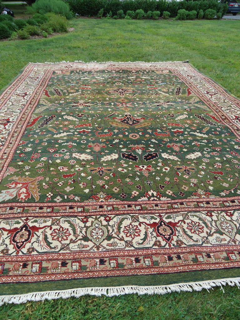 Large Wool Heriz Indian Rug In Excellent Condition In Hopewell, NJ