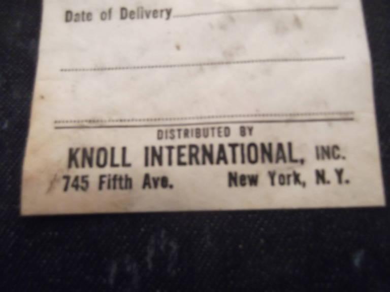 Authentic Vintage Knoll Tulip Table and Four Saarinen Chairs In Good Condition In Hopewell, NJ