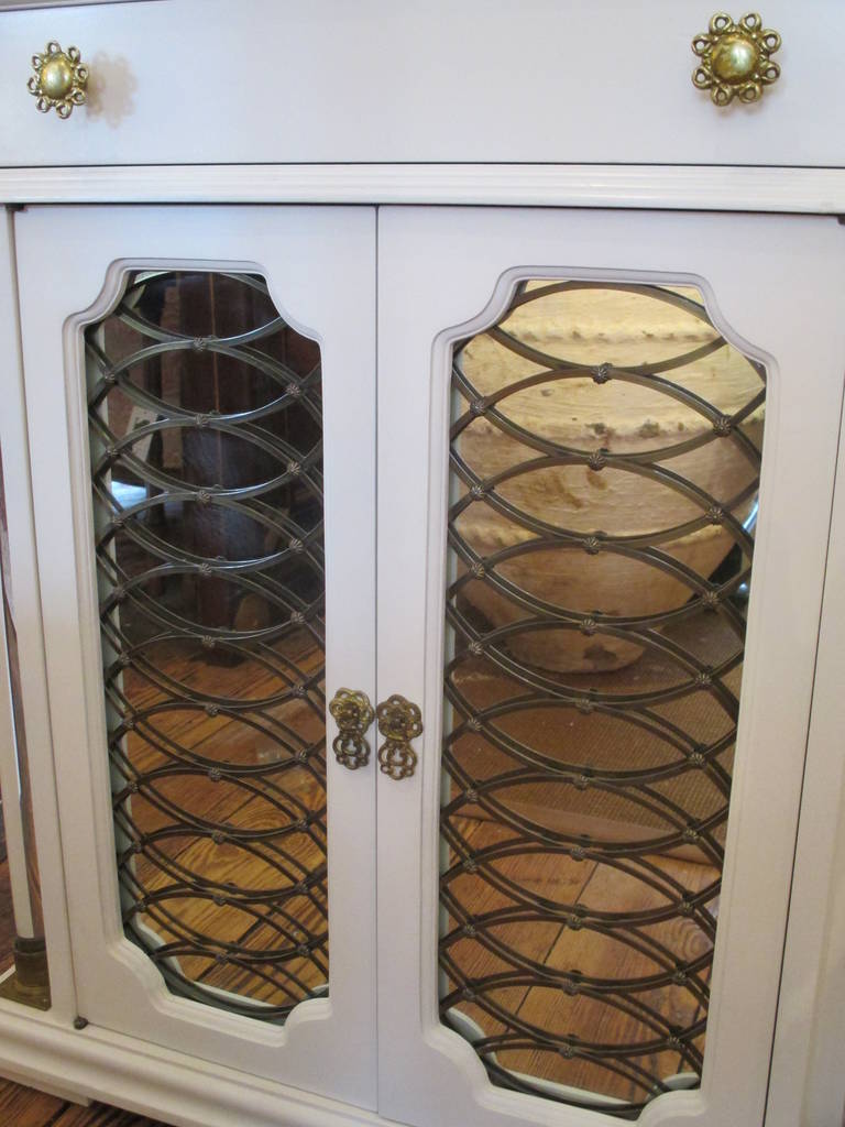 Pair of White and Mirrored Regency Style Night Stands In Good Condition In Hopewell, NJ