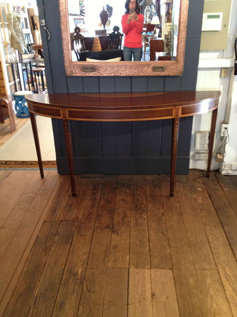 Elegant and refined mahogany and satinwood inlay, demilune, 
Kittinger label underneath