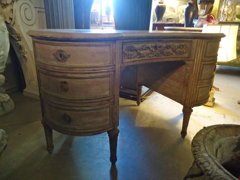 19th Century Romantic French Kidney Shaped Louis XVI Desk