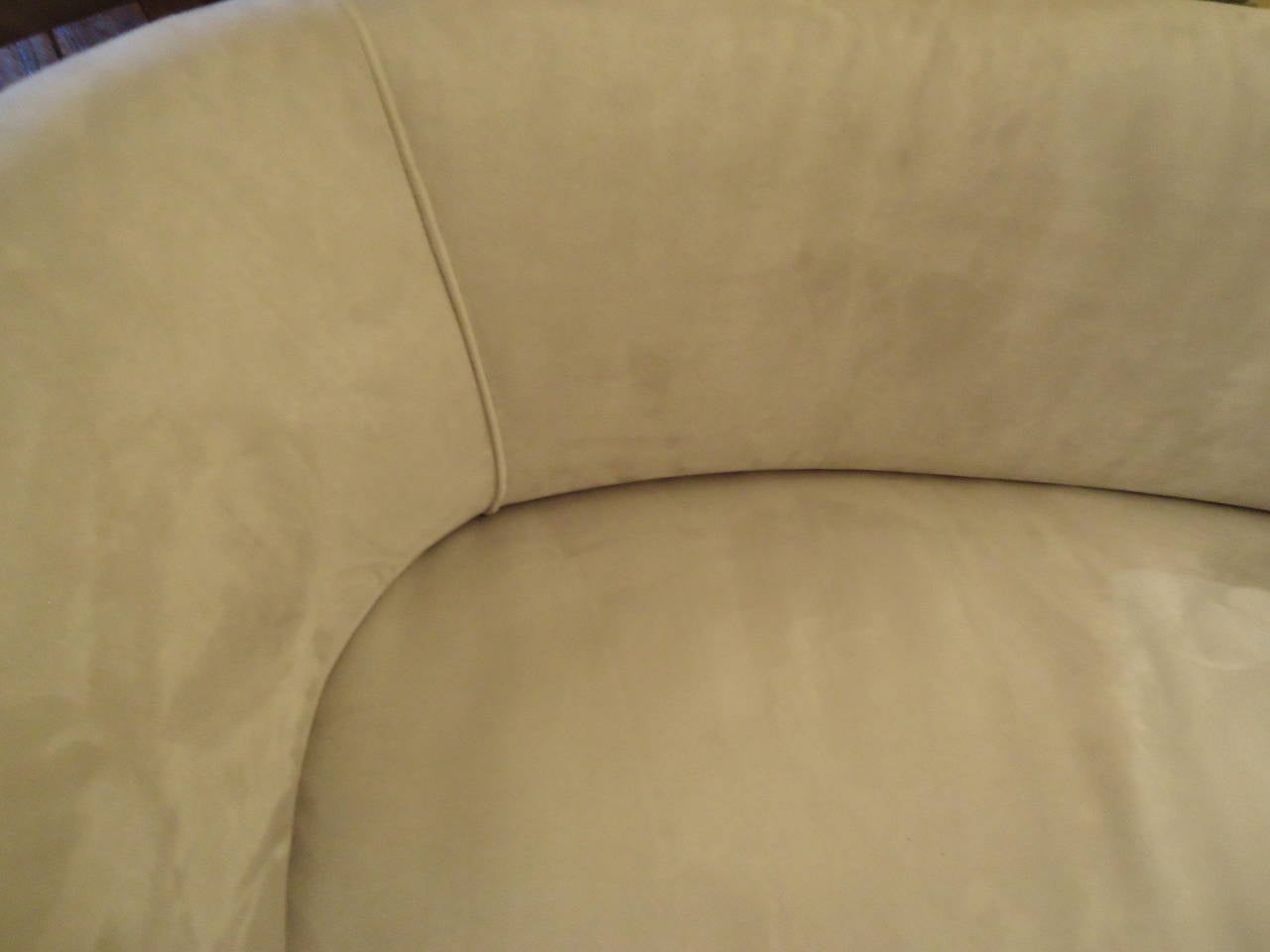 Curvy Grey Ultra Suede Loveseat or Settee In Excellent Condition In Hopewell, NJ