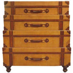 Commode à valises empilées