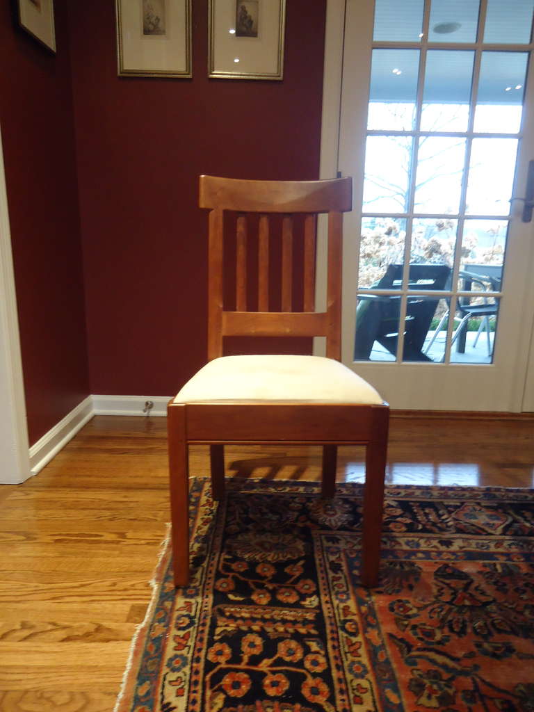 Vermont Artisan Dining Set Including Cherry Table and Eight Chairs In Excellent Condition In Hopewell, NJ