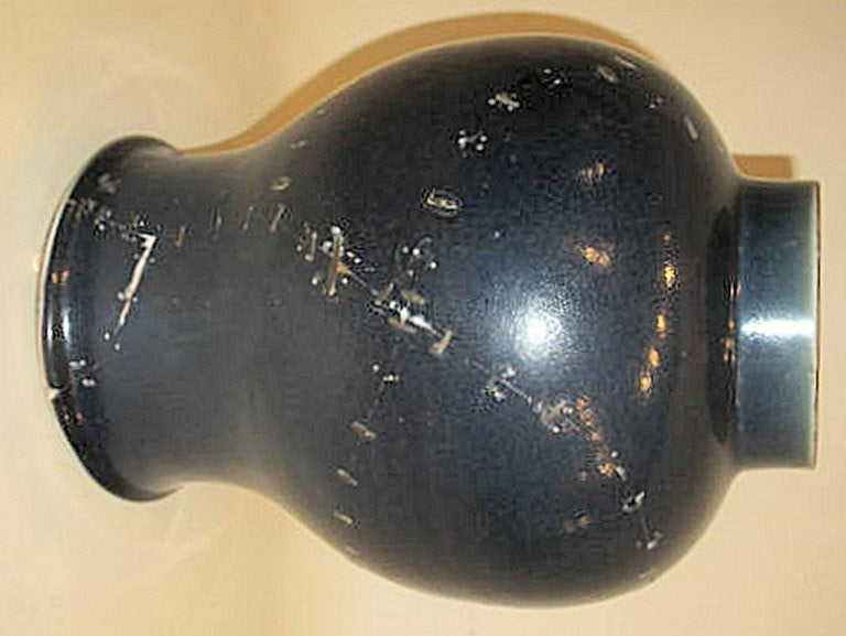 Globe Shape Staple Vase