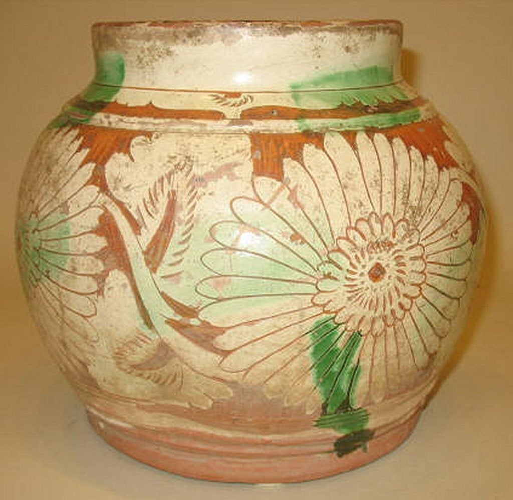 Ming Dynasty Pottery Pot with Cream & Green Flower Decoration<br />
