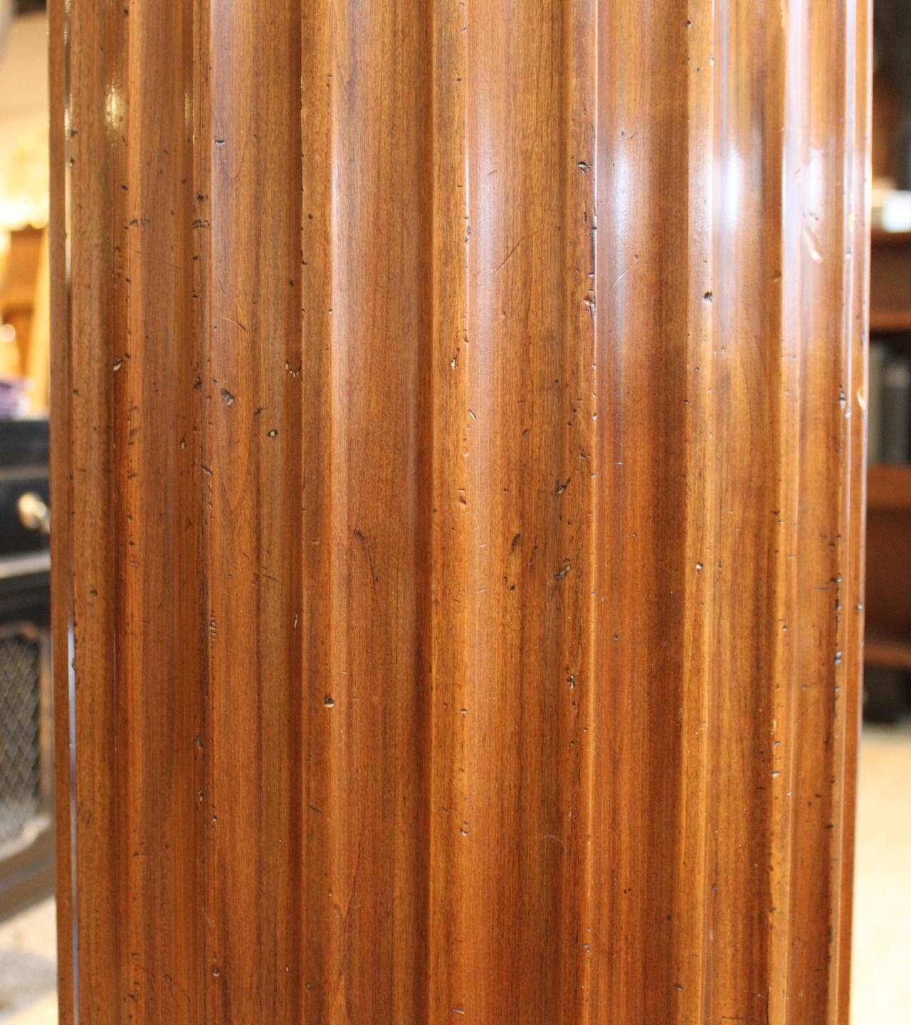 fluted pedestal