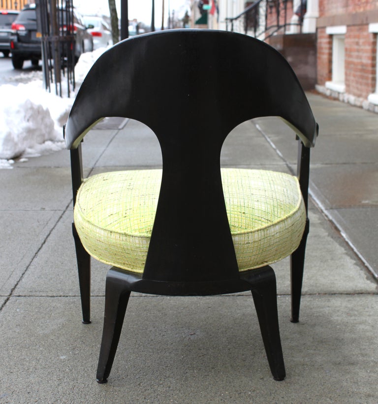 Pair of Mid Century Spoon Back Armchairs In Excellent Condition In Hudson, NY
