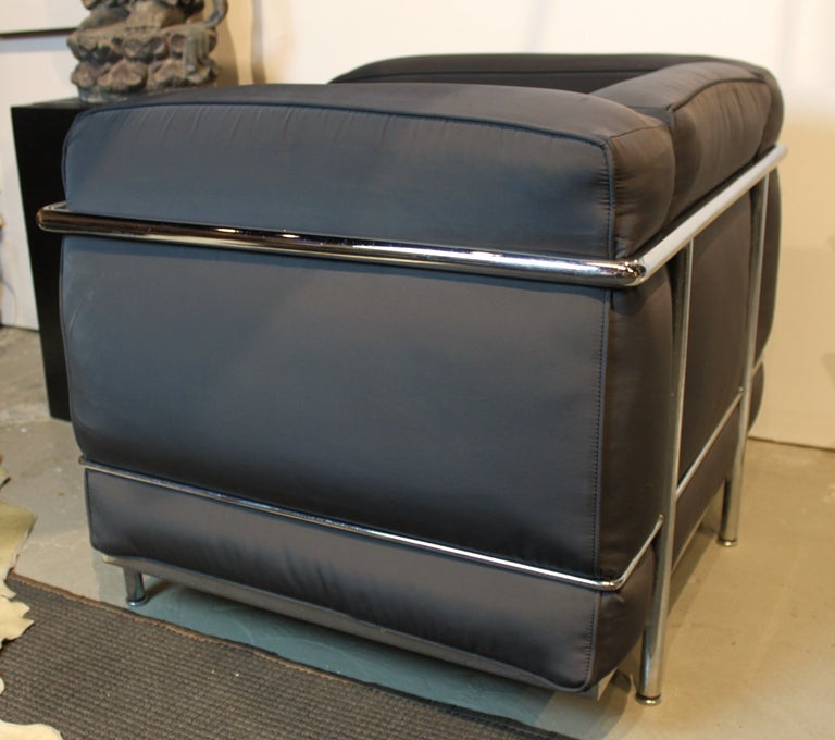 Pair of Le Corbusier LC2 Cube Chairs In Good Condition In Hudson, NY