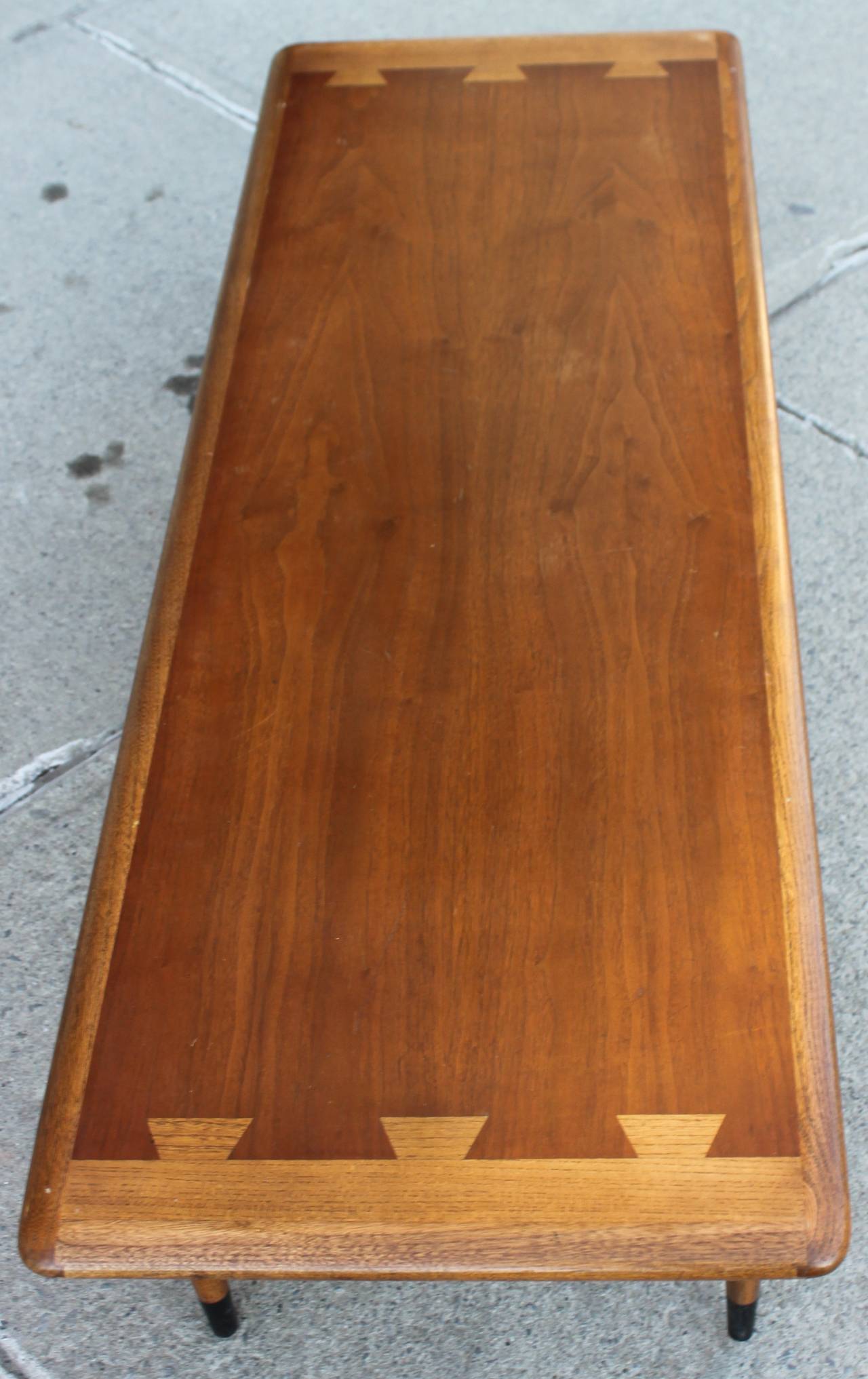 Lane Dovetail Coffee Table In Excellent Condition In Hudson, NY
