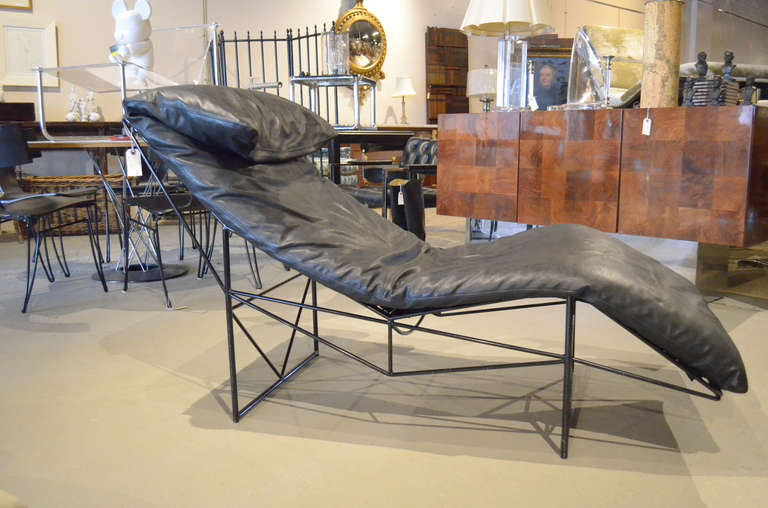 Black Leather Chaise Lounge by Sklar Italy In Excellent Condition In Hudson, NY