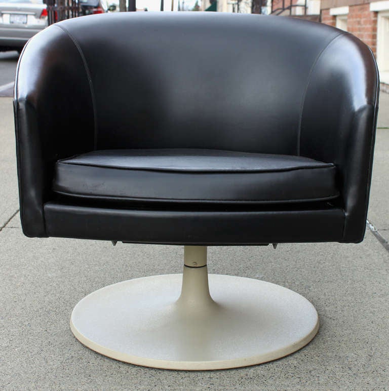 Mid-Century Modern Rare Jens Risom Swivel Chair For Sale