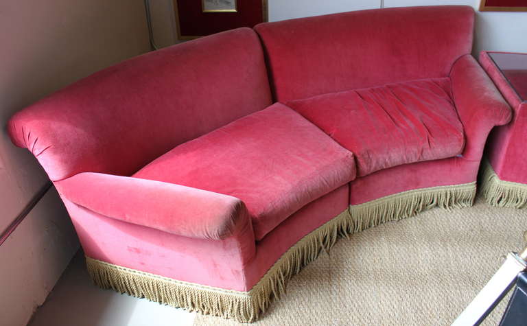 Curved French Decorator Sofa Settee End Table In Good Condition In Hudson, NY