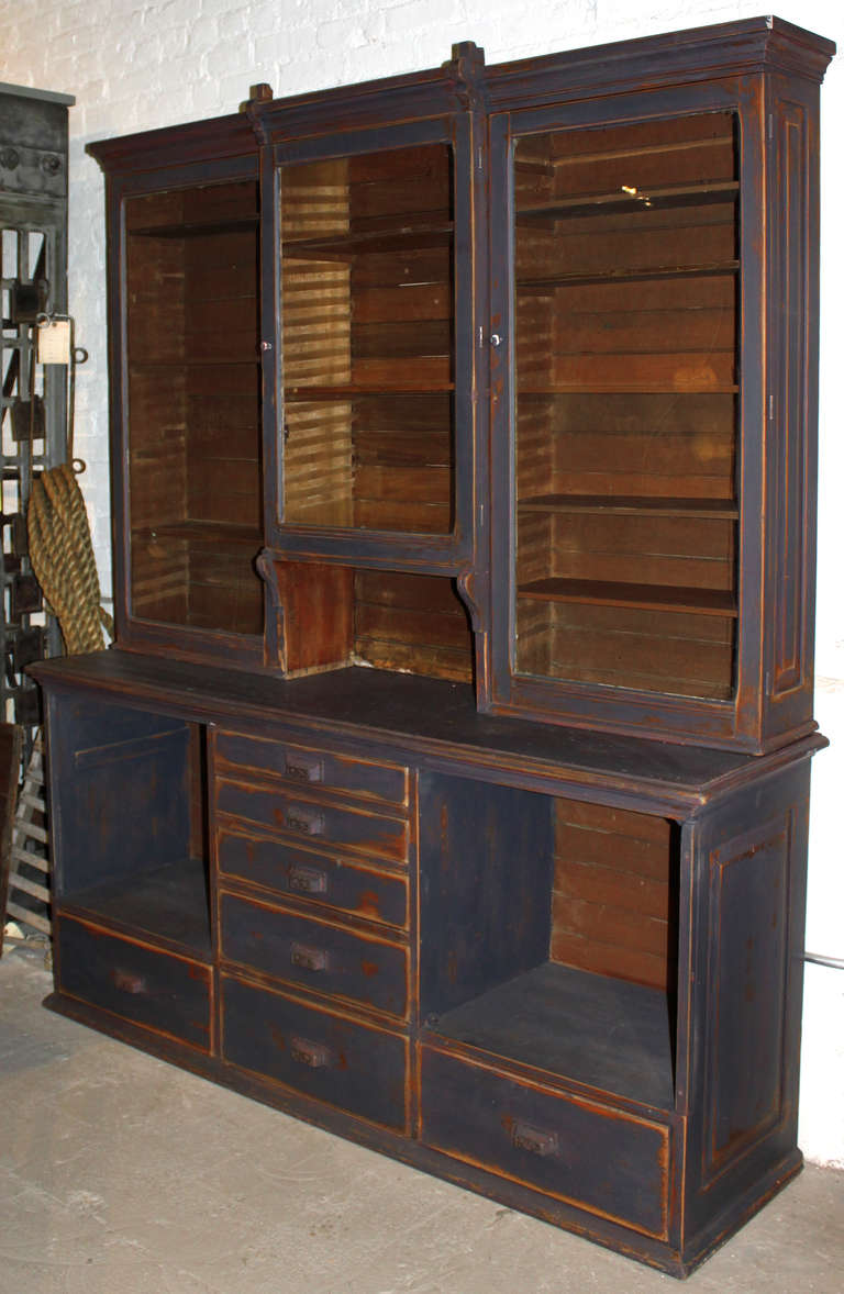 From Stephanie Lloyd, a fabulous mercantile cupboard straight from Vermont.

Counter height: 32.5