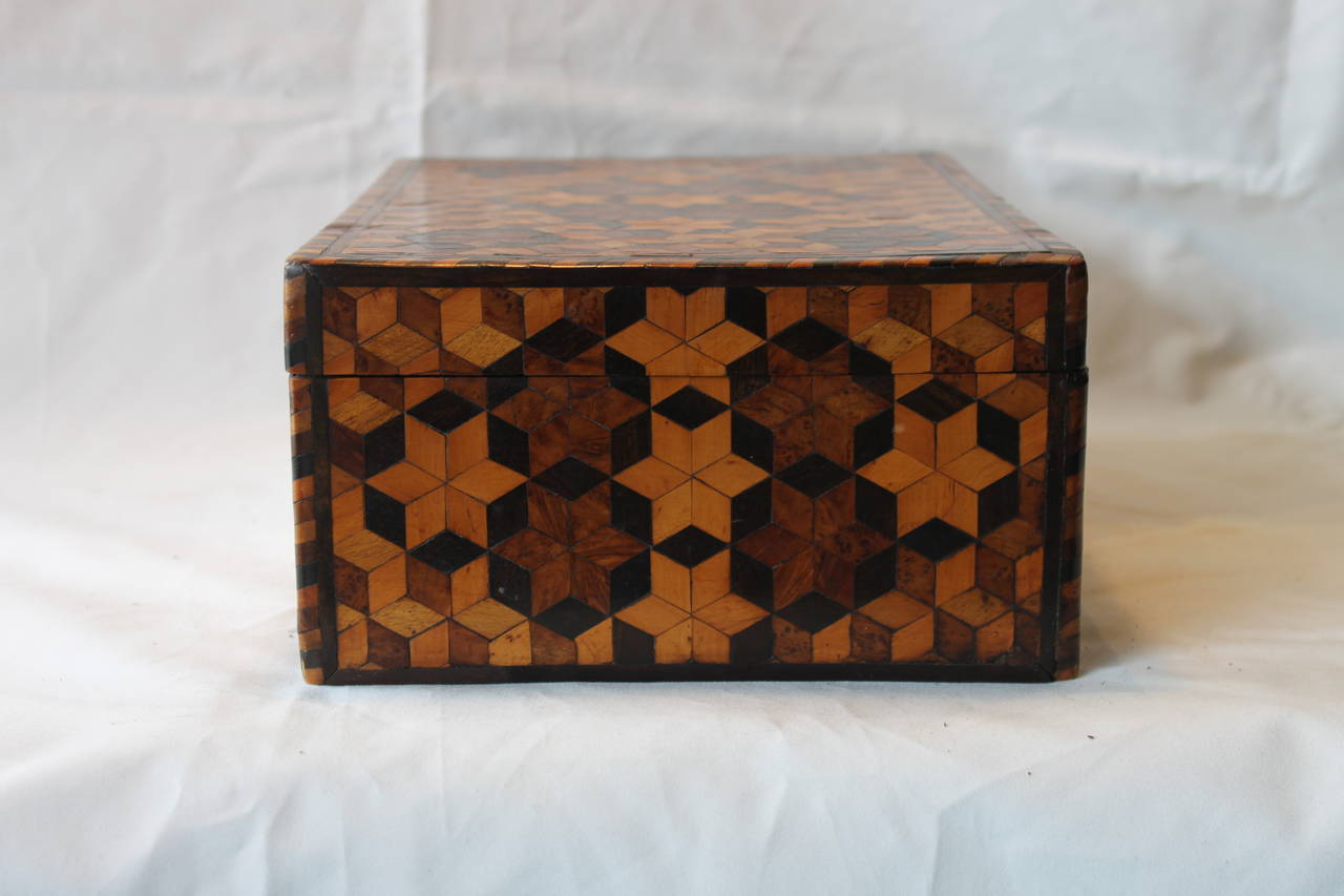 Star Pattern Specimen Wood Sewing Box, circa 1820 In Excellent Condition In Hudson, NY