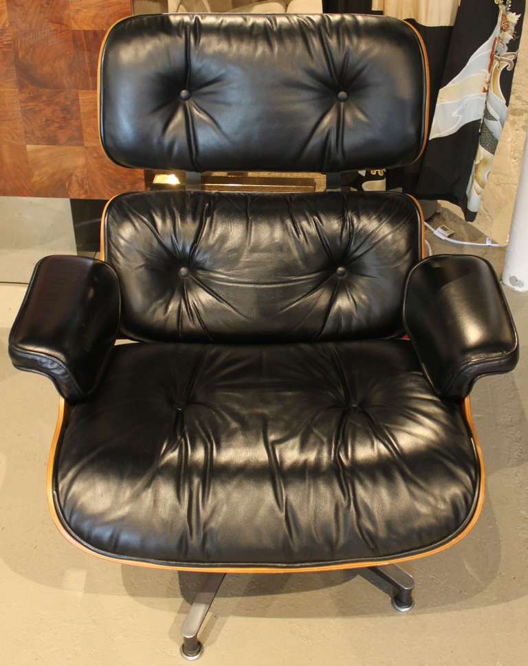 20th Century Iconic Eames Rosewood Lounge Chair and Ottoman