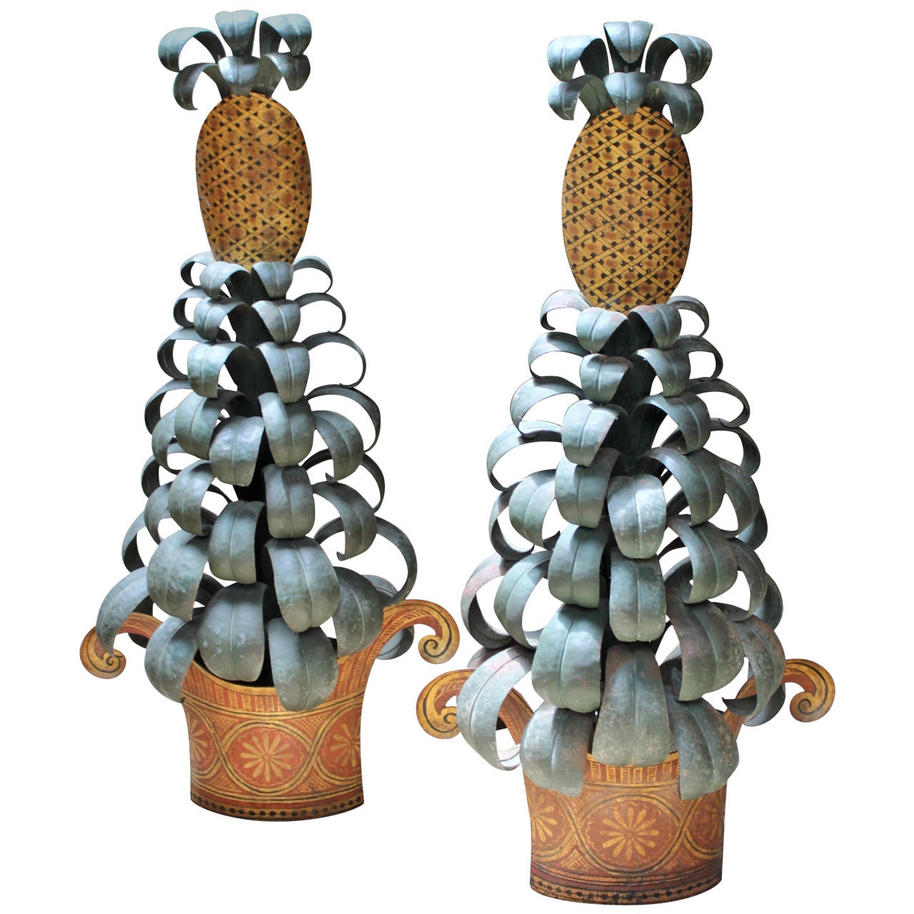 Pair of Vintage Large Tole Polychrome Decorated Pineapple Scone Lamps For Sale
