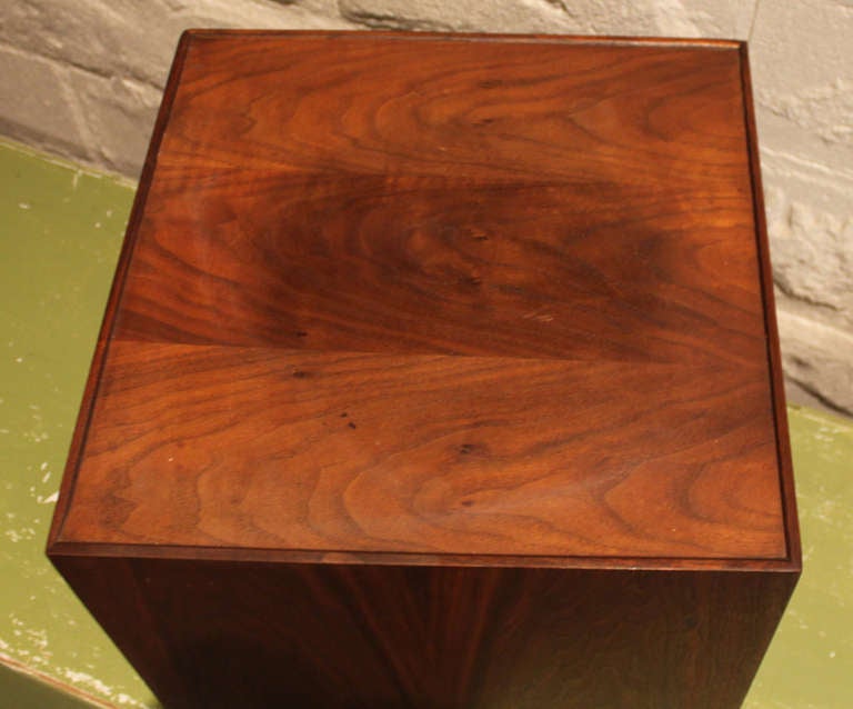 Walnut Cube Table by Milo Baughman In Excellent Condition In Hudson, NY