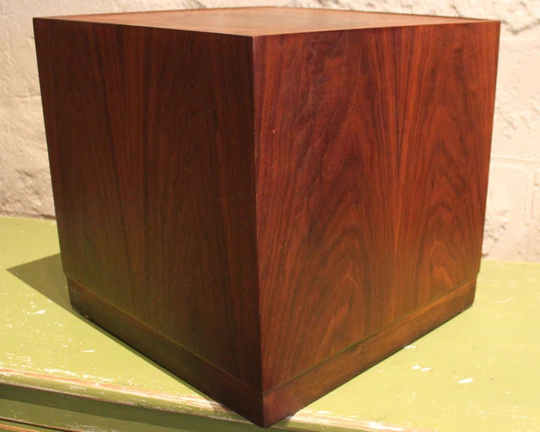 Classic Baughman cube end table with simple elegant lines.
Book matched walnut veneer with subtle recessed table surface. wonderful for end table or pedestal.