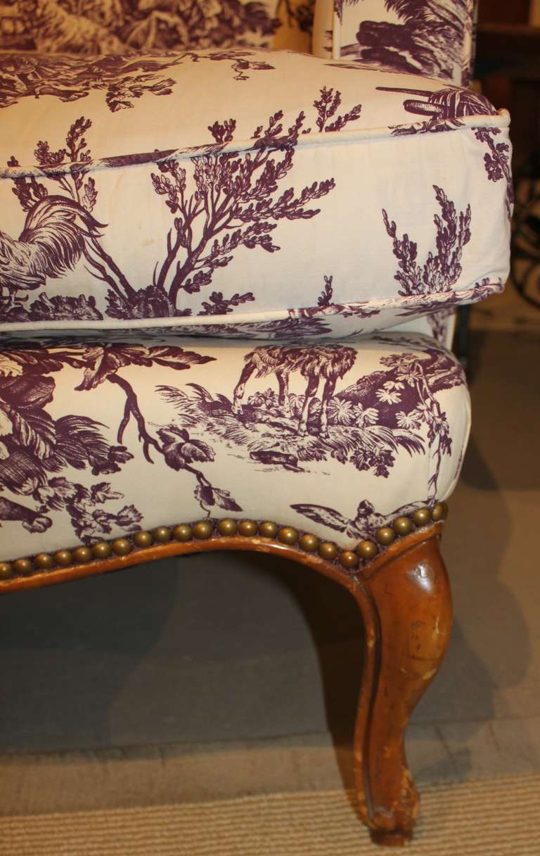 Pair of Vintage Toile de Jouy Bergere Extra-Wide Lounge Chairs In Excellent Condition In Hudson, NY