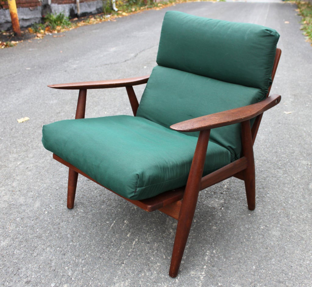 Hans Wegner Lounge Chair for Getama (GE-270). Teak frame with indoor/outdoor cushion.