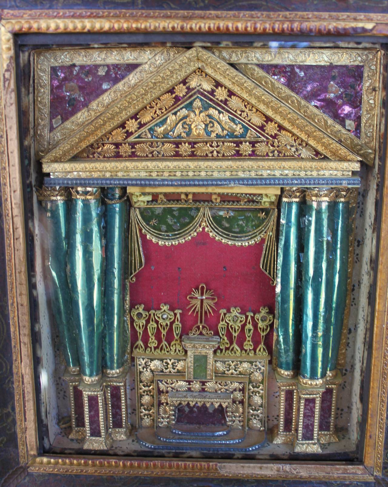 Early 19th century Italian devotional altar in shadowbox. Period frame. Gilt metal wire and foil. Quilting.