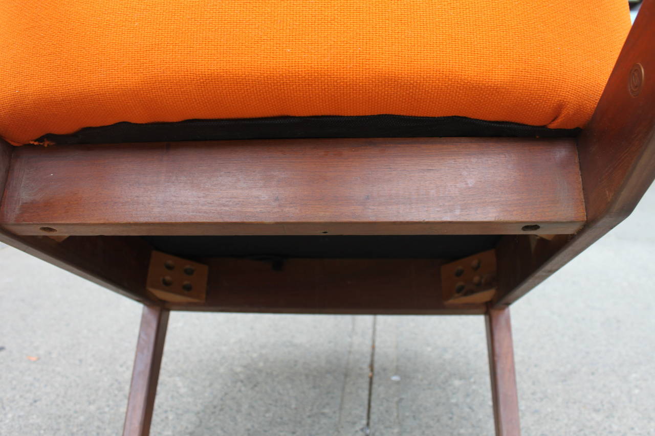 Pair of Vintage Gunlocke Lounge Chairs In Excellent Condition For Sale In Hudson, NY