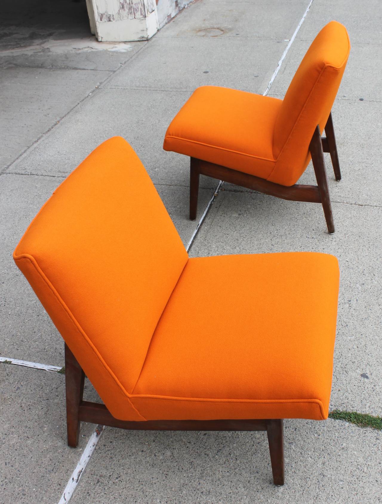 With new vintage upholstery fabric. Walnut base. Beautiful Mid-Century Modern design.
