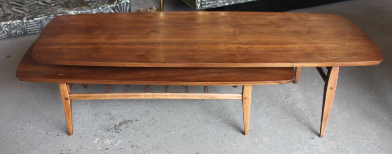 Two-Tier Swivel Joint Coffee Table by Lane In Excellent Condition In Hudson, NY