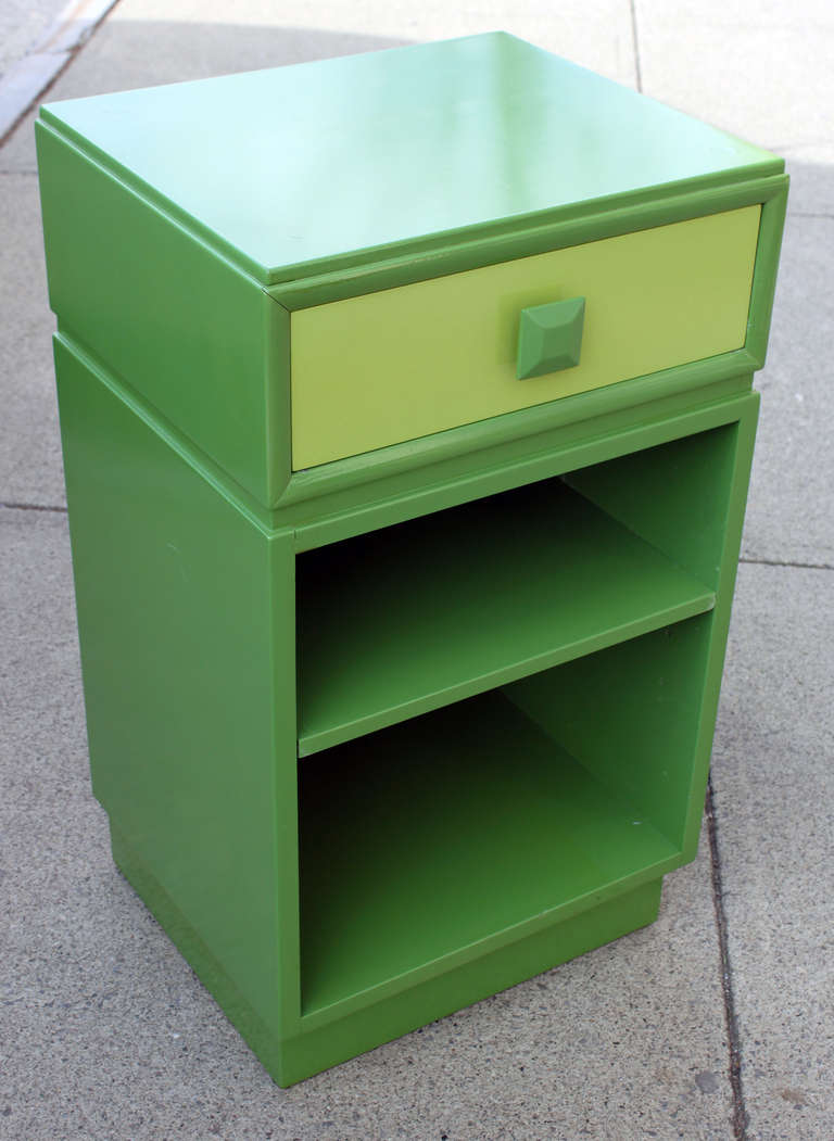 Mid-20th Century Pair of Kittinger Modern Sidetable / Night Stands