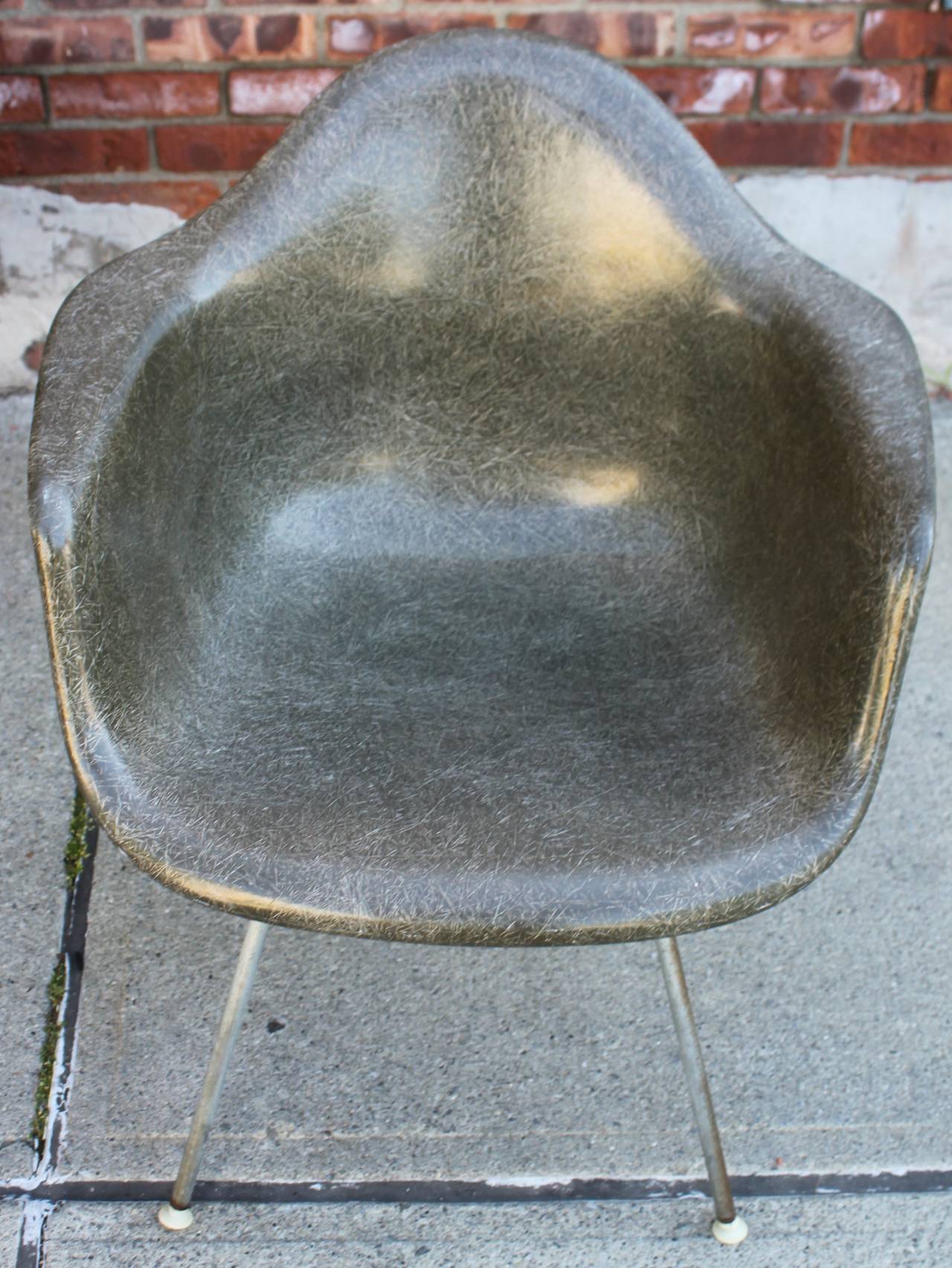 Mid-Century Modern Eames Shell Armchair in Elephant Grey For Sale
