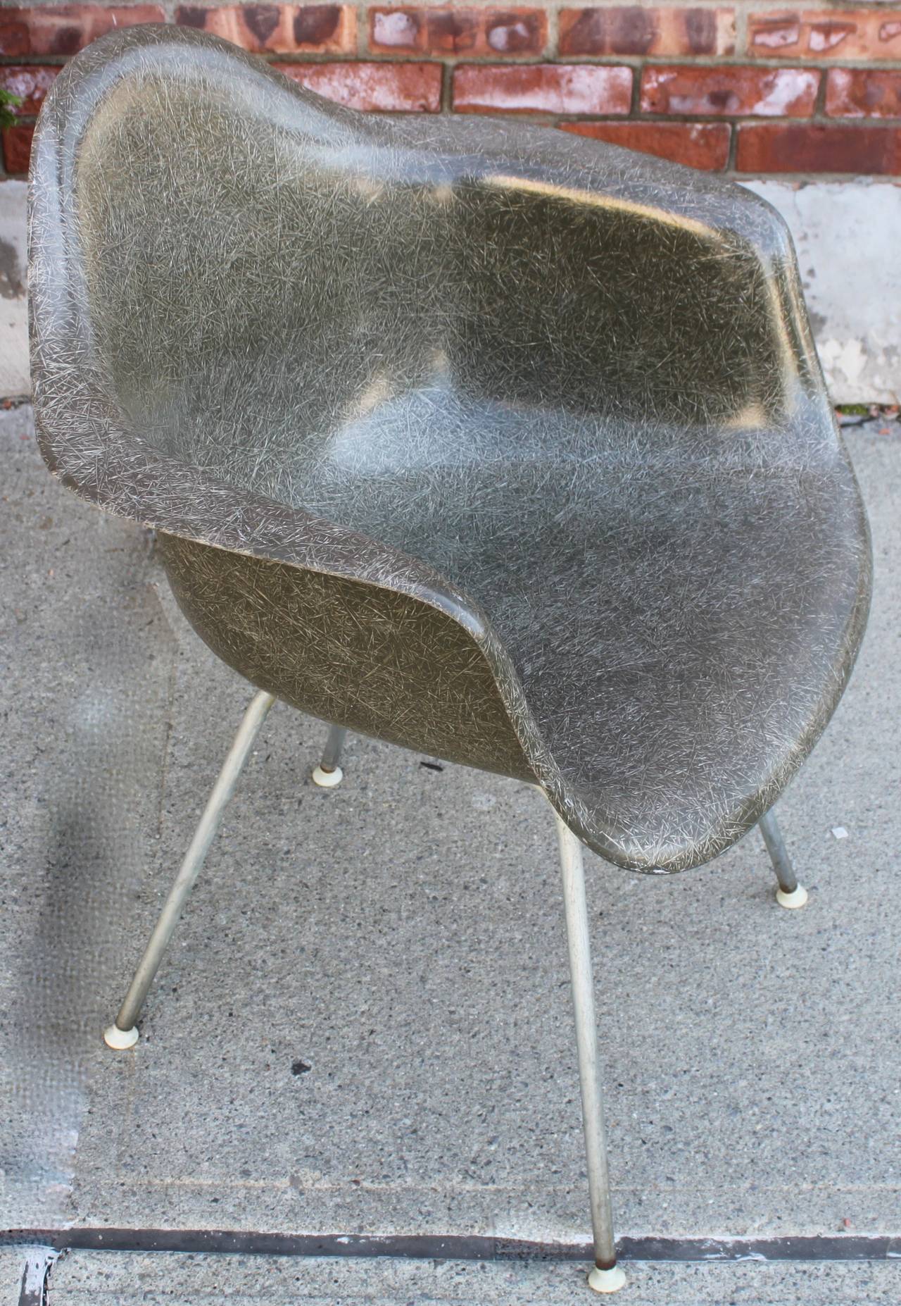 Iconic Eames shell armchair in elephant grey.
