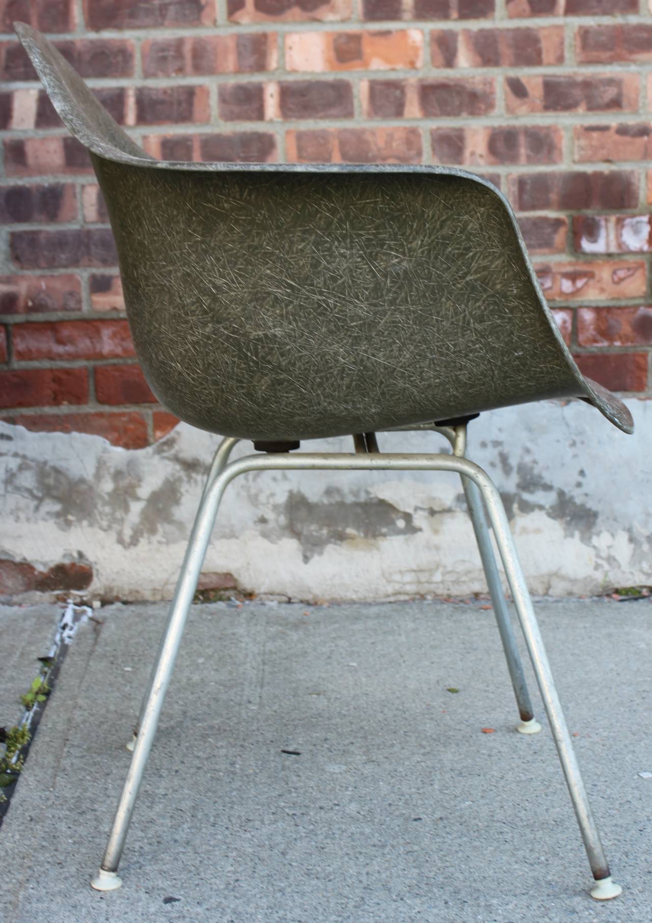 Eames Shell Armchair in Elephant Grey In Excellent Condition For Sale In Hudson, NY