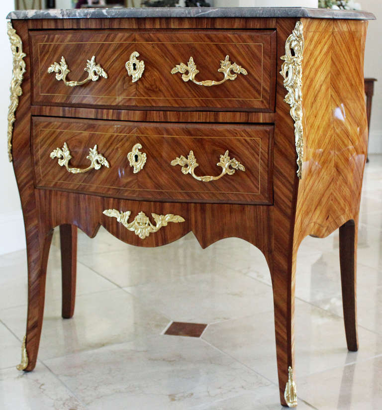 Sumptuous two-drawer commode in Louis XV with rosewood marquetry on oak with 