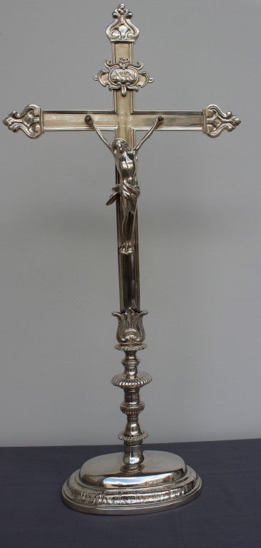 19th century French Christ on cross in silver plated bronze.
The crucifix is mounted to an oval base decorated with 