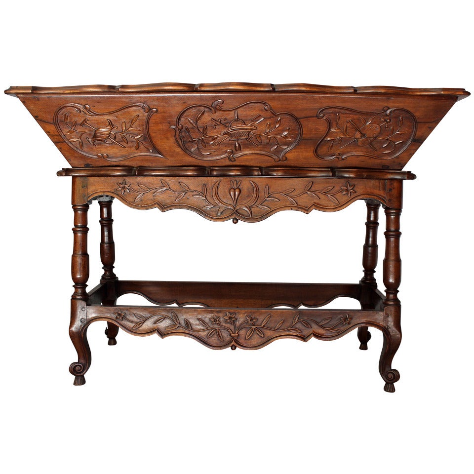 19th Century Provencal Petrin in Walnut For Sale