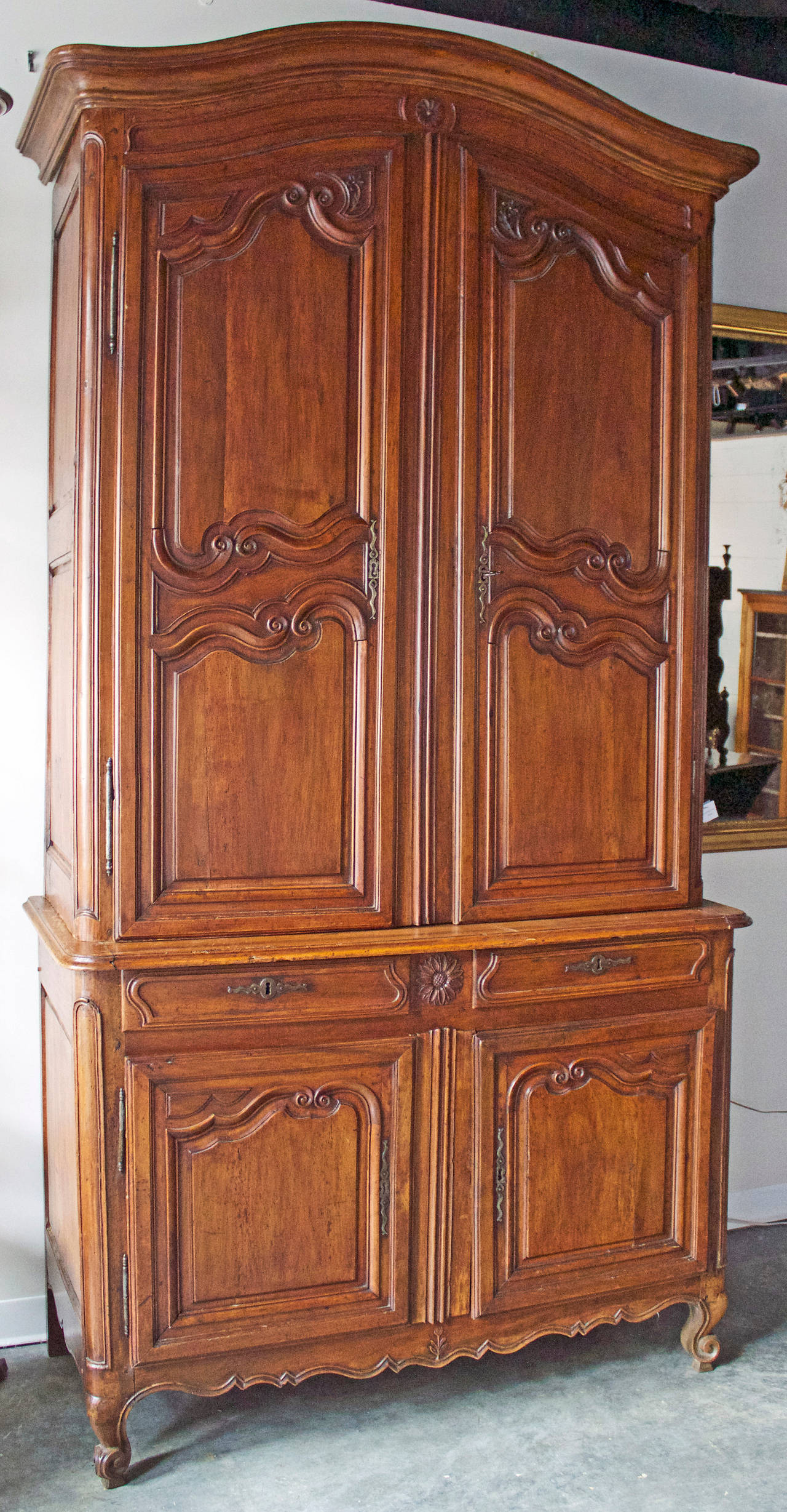 Present since the Renaissance it's only under Louis XV that the buffet deux corps like this one will acquire a gracefully shaped outline and curves. The top part is notably higher than the bottom one and become topped with an arched cornice in the