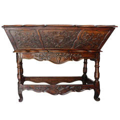 Antique 18th C. Arlesien Petrin in walnut