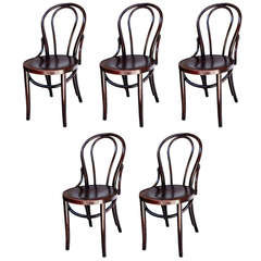 Ensemble de cinq chaises de bar parisiennes de style Thonet