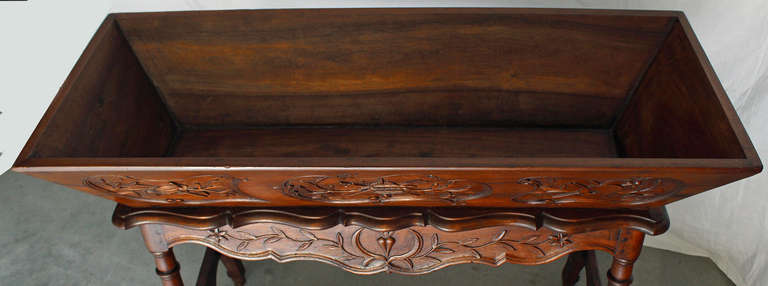Hand-Carved 19th Century Provencal Petrin in Walnut For Sale