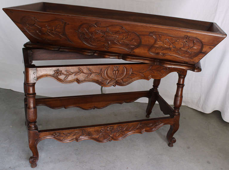 19th Century Provencal Petrin in Walnut In Excellent Condition For Sale In Charleston, SC